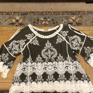 Democracy NWOT 2x Cold Shoulder top